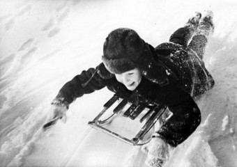 Вспомнить детство: зима на санках в СССР