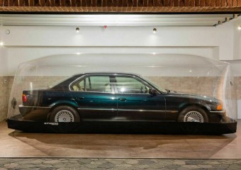 Новенькую BMW более 20-ти лет хранили под куполом и теперь продают!