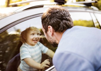 9 причин почему нельзя оставлять ребёнка одного в машине