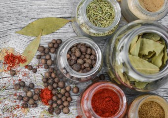 Таємниця духмяного перцю: з чого насправді виготовляють популярну спецію