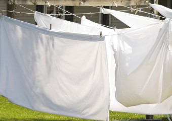 Дві ложки до барабану: як випрати постіль за 30° і зробити її м’якою та свіжою