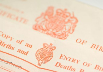 Жінка знайшла курйозну помилку у своєму свідоцтві про народження