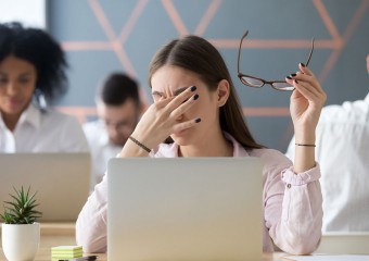 5 звичок, які непомітно шкодять зору