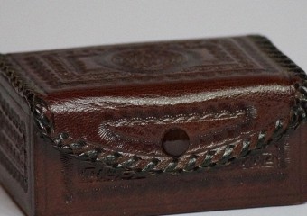 Британка купила стару скриньку для коштовностей — всередині виявила дивну знахідку