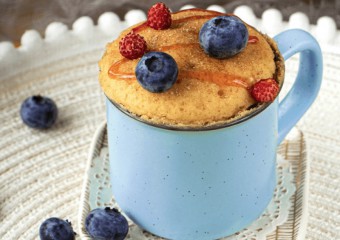 Ванільній торт в чашці, який випікається за 1 хвилину