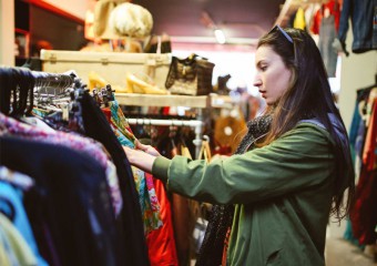 Що не варто купувати в секонд-хенді: ці речі принесуть проблеми