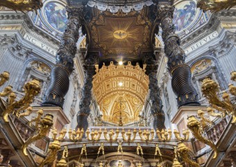 У Ватикані чоловік помочився просто на вівтар