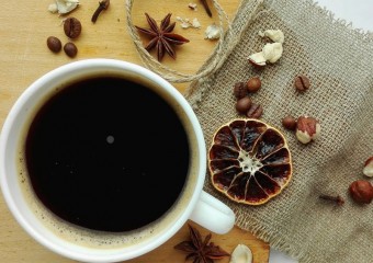Чи безпечно пити каву на голодний шлунок: поради лікарів