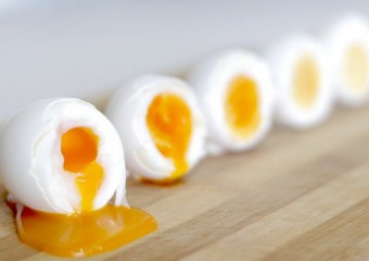 Кардіолог чітко пояснив, чому яйця треба їсти цілими