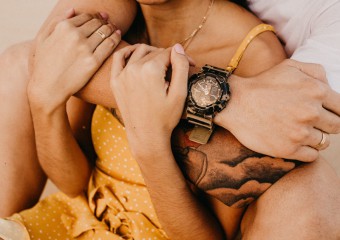 Мова тіла закоханих: що розкажуть обійми