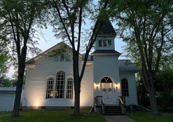 Чоловік перетворив церкву 1866 року на будинок мрії: фото