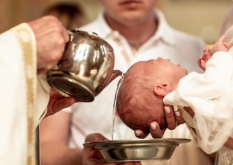 Хрещені батьки для дитини: кому не можна довіряти важливу справу