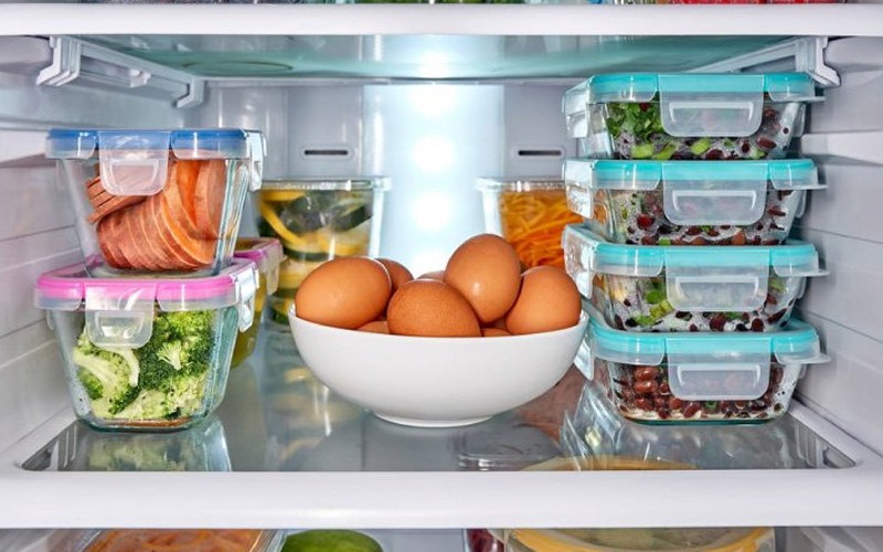 Які продукти не можна зберігати в пластику: експерти назвали шість категорій