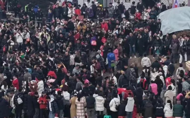 Тисячі людей приїхали в глухе село на прохання дівчини: ось що вона сказала