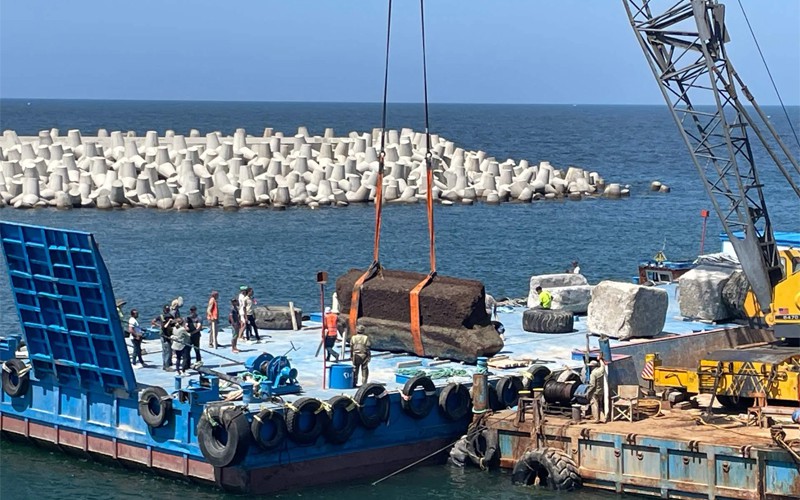 У Єгипті з моря дістали частини одного з семи чудес світу