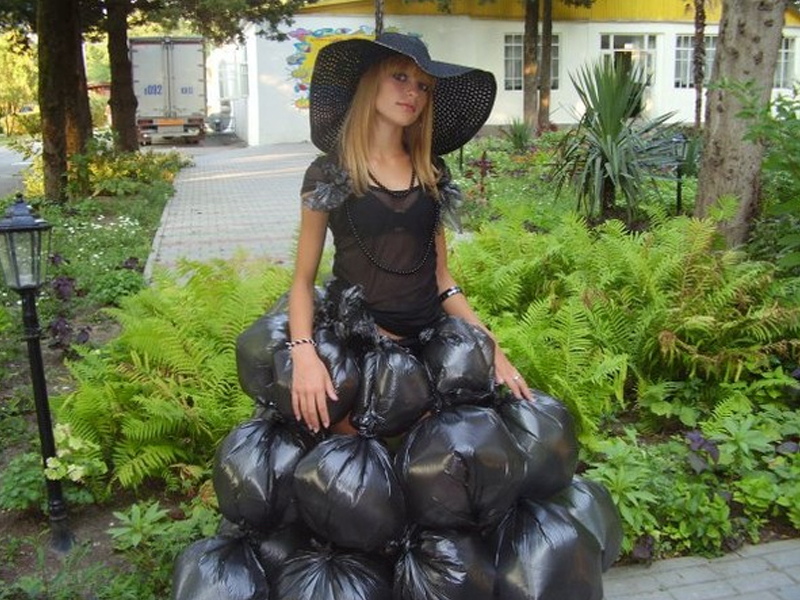 Платье из мусорных пакетов для девочки своими руками