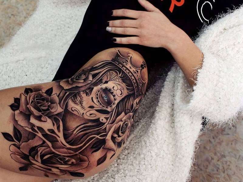 Tatuajes sueltos brazo mujer